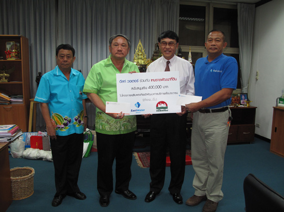 Hemaraj and East Water Donate 400,000 Baht to Support Rayong Government Counter Service