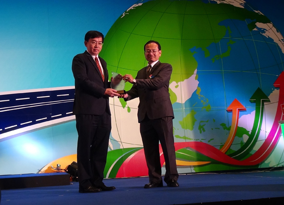 เหมราชฯ เข้ารับรางวัล CSR-DIW Continuous Award ประจำปี 2557