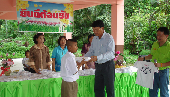 Hemaraj and Rayong IL Distribute T-Shirt to Students