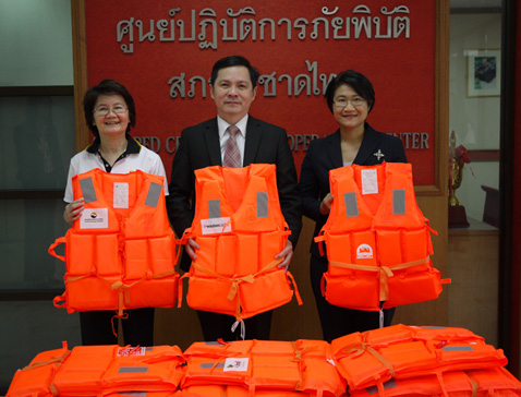 Hemaraj Donates Life Jackets for Flood Victims