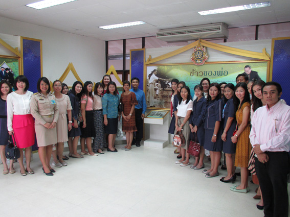 Hemaraj Executives and Staffs Offering Best Wishes to King and Queen at Siriraj Hospital 